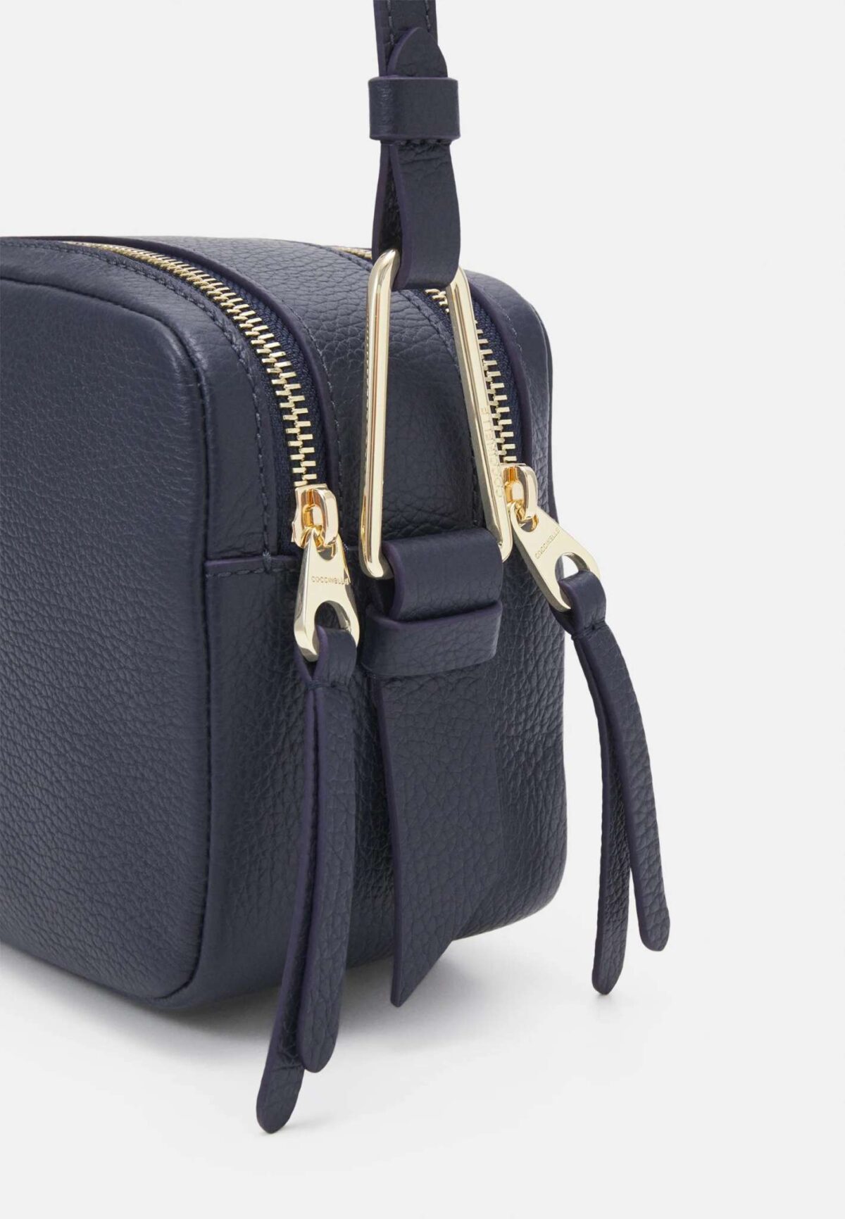 Borsa A Tracolla Coccinelle Malory Midnight Blue 8059978642844 3 scaled 1