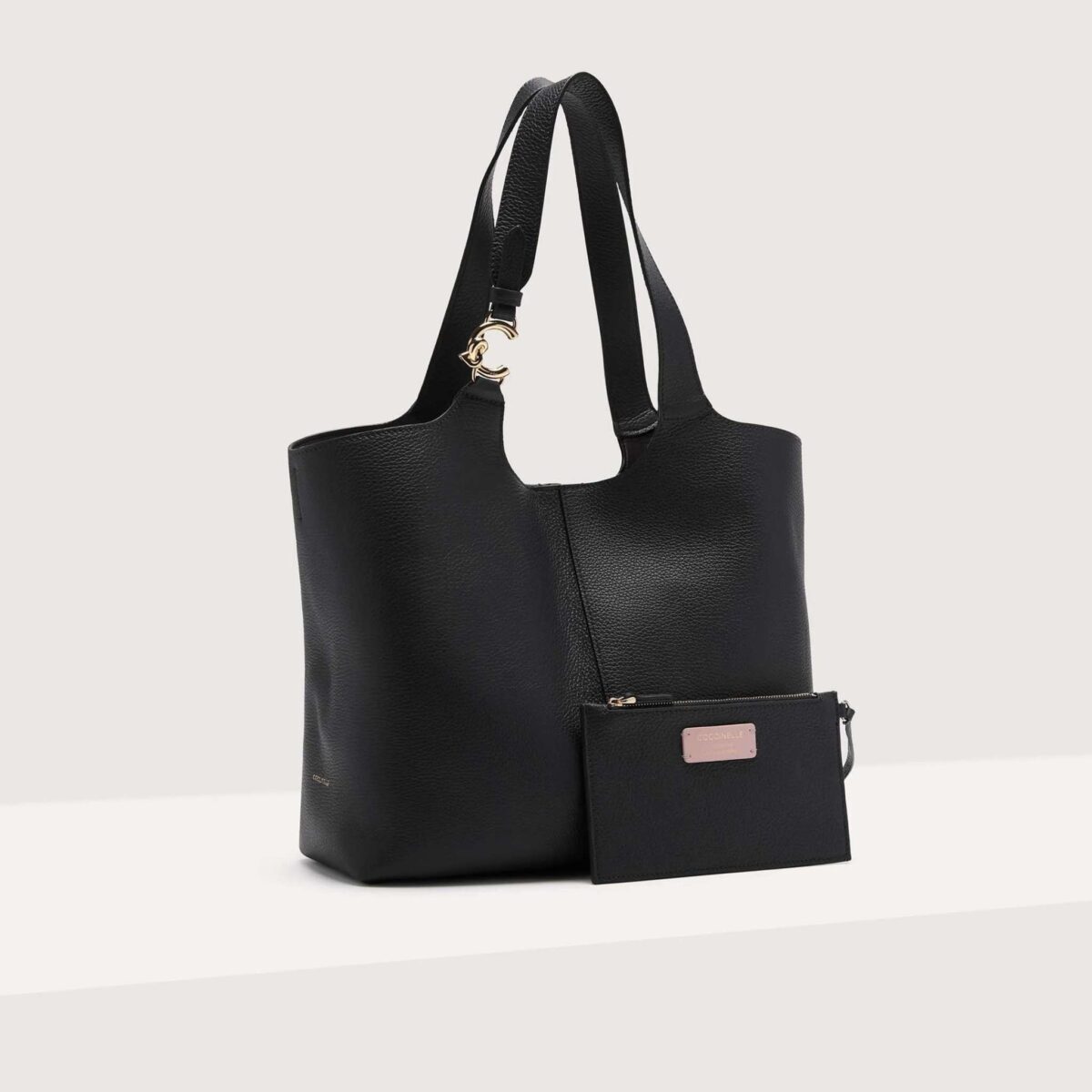 Borsa C Easy Small Coccinelle Nero Laterale 8059978685483 scaled 1