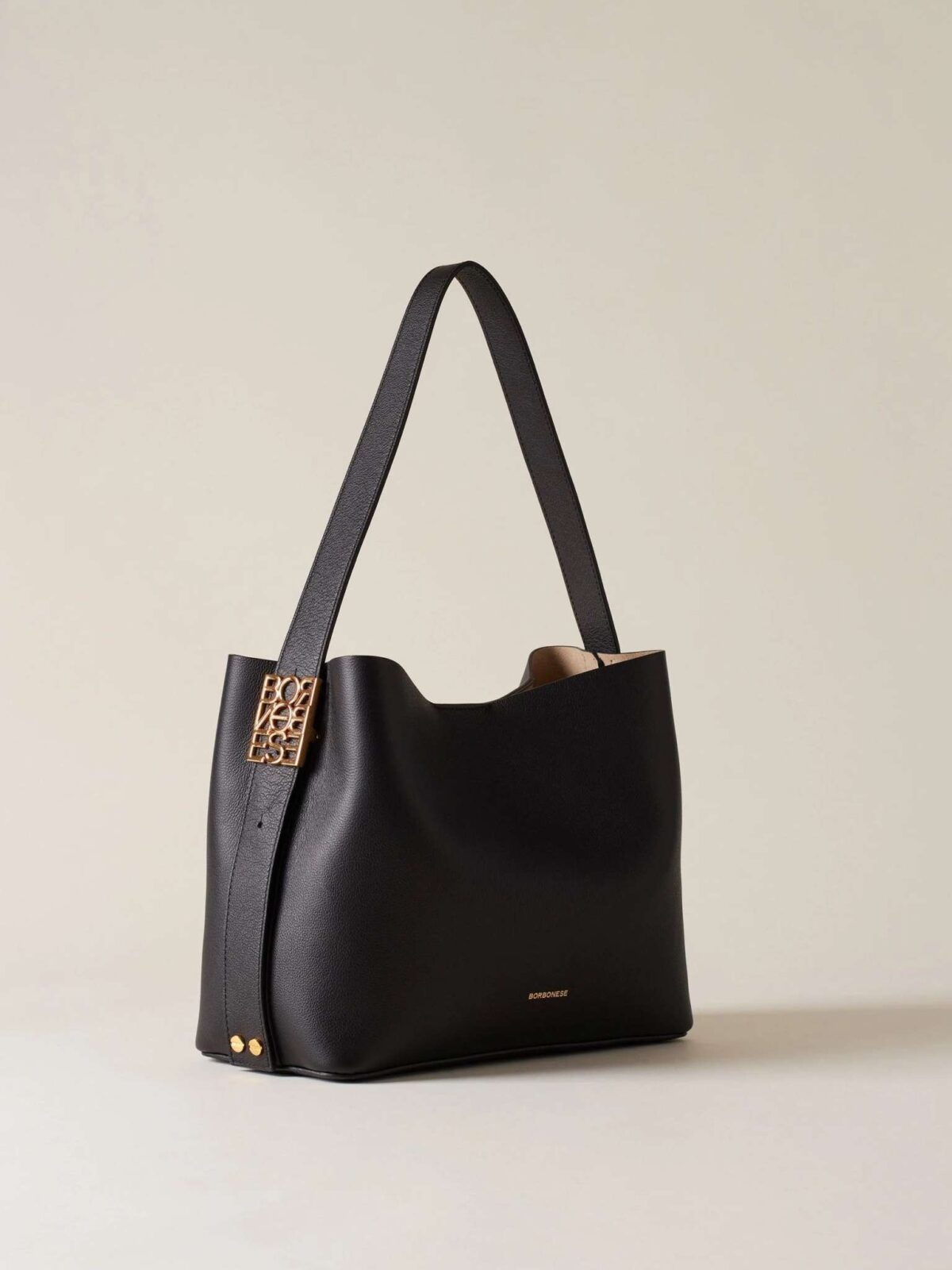 Borsa Nueve Borbonese Nero Dettaglio Logo 260008100 scaled 1