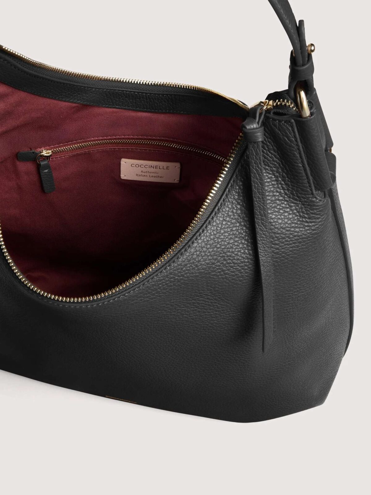 Borsa Rebekka Medium Coccinelle Nero Interno 8059978747433 scaled 1