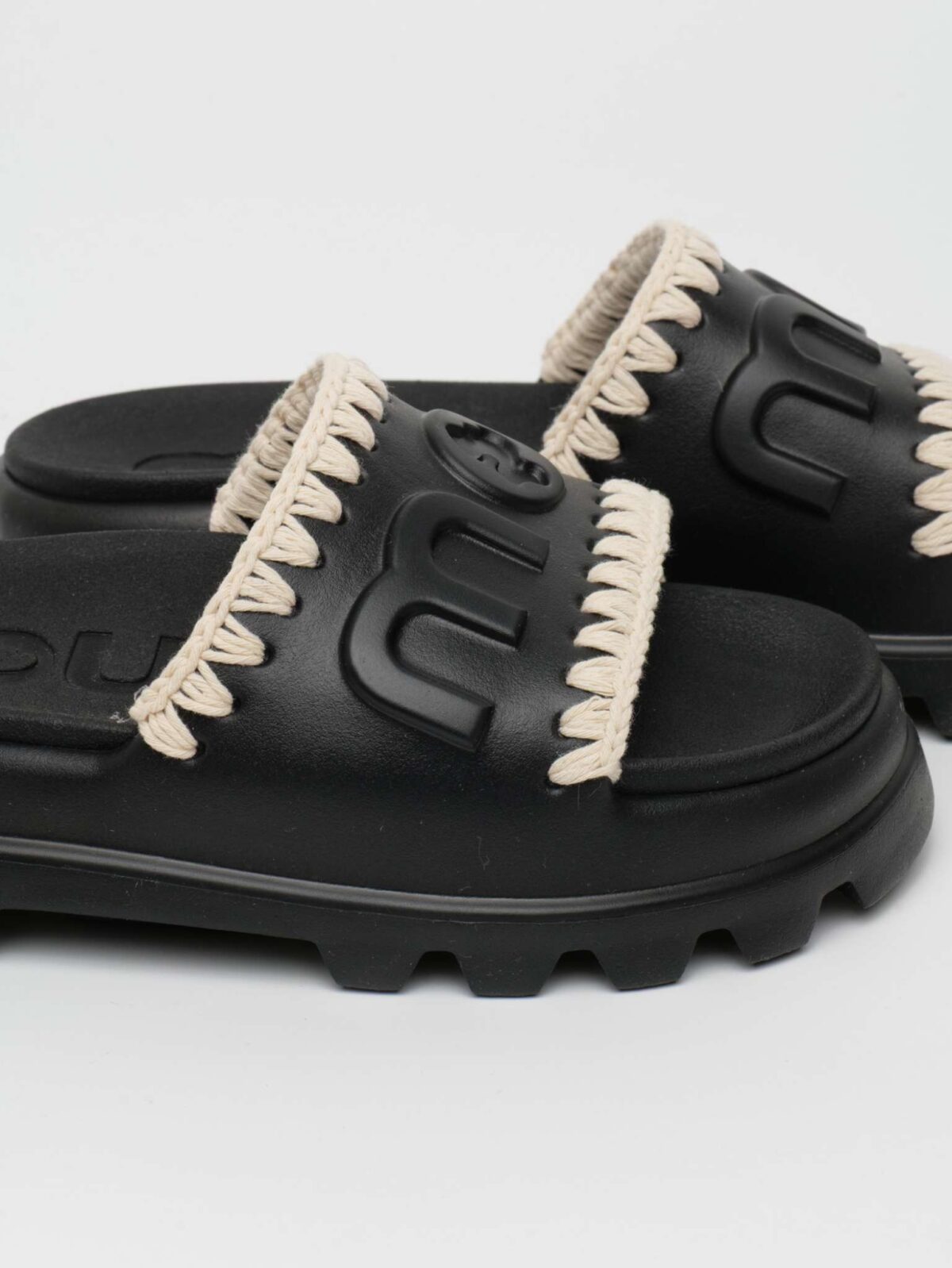 Ciabatte EvaOnePiece Mou Nero Dettaglio Fascia 661000NN scaled 1