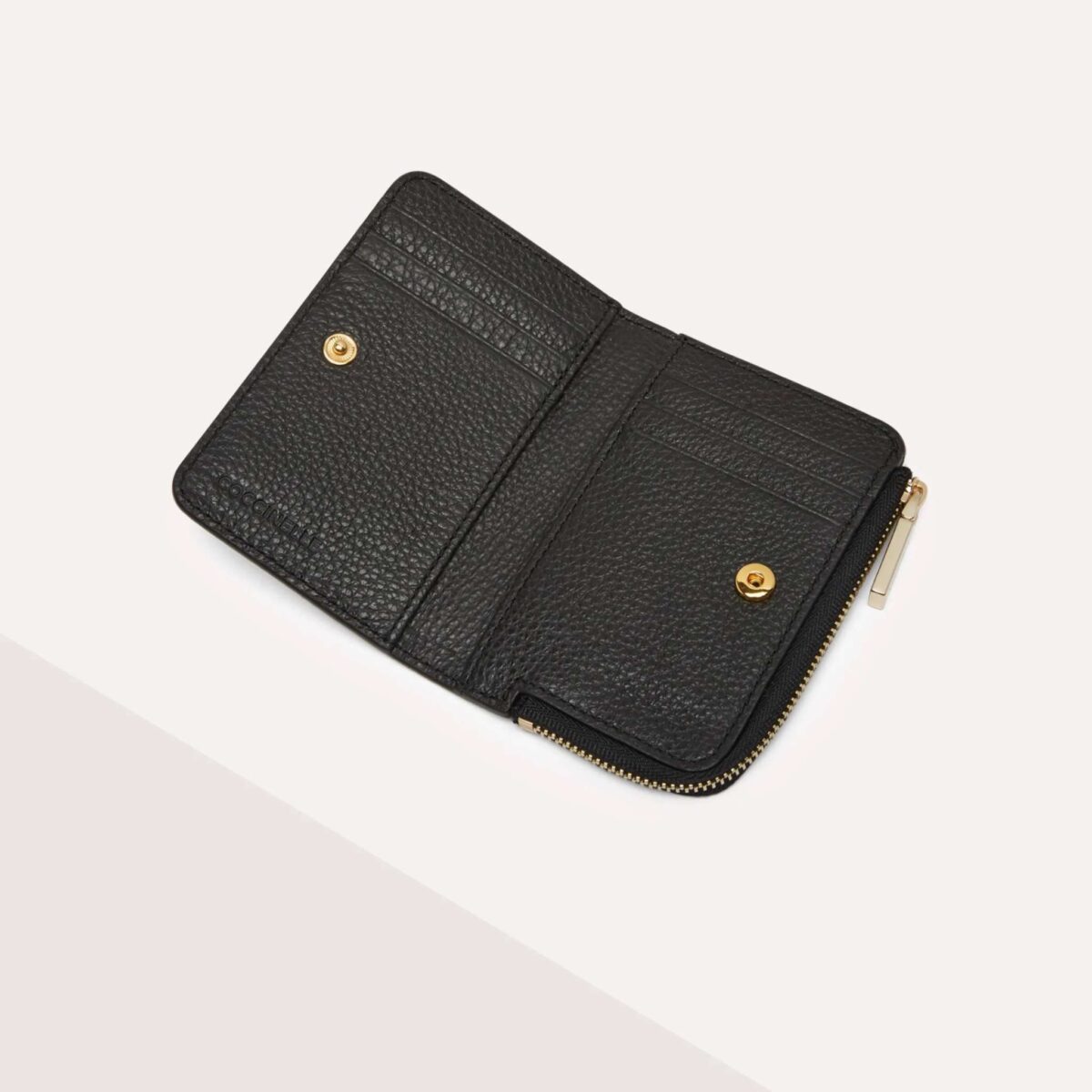 Portafoglio Metallic Coccinelle 1 Portafoglio Metallic Nero Interno 8059978703118 scaled 1