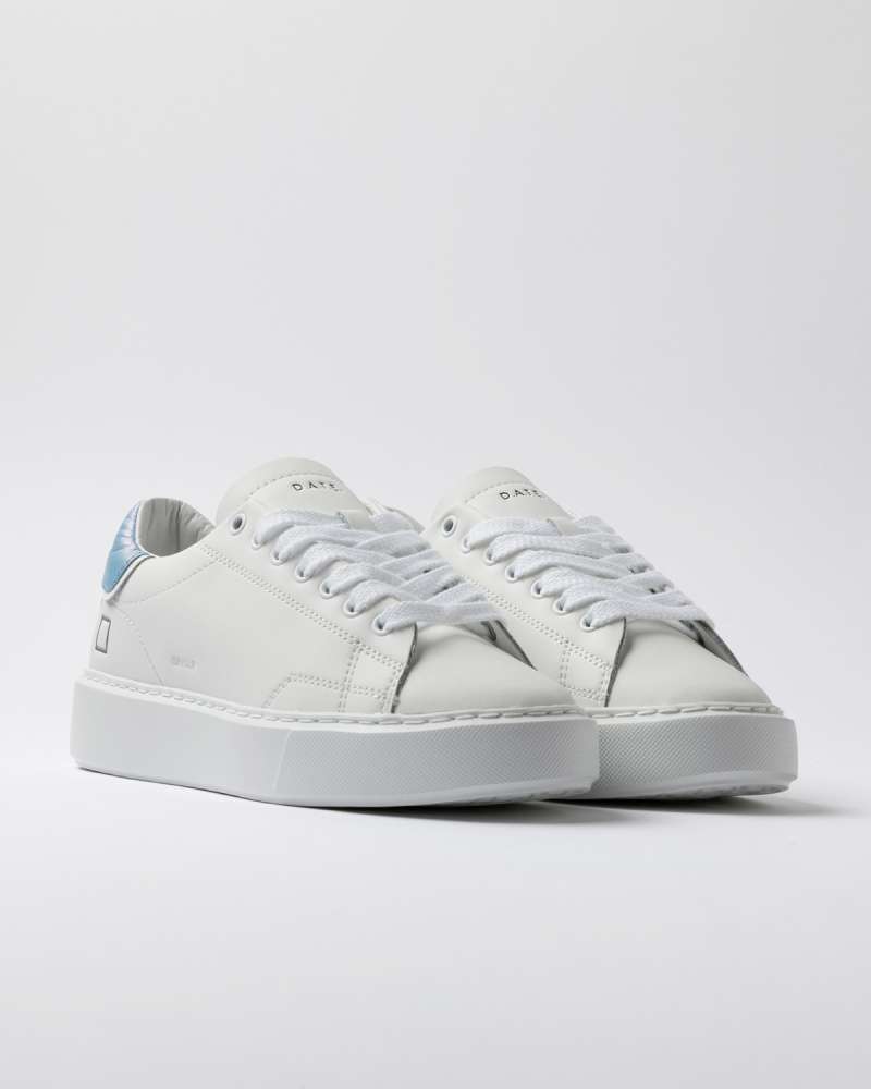 Sneakers Sfera D.A.T.E White Sky linguetta in pelle bianca con impressa la scritta D.A.T.E. 421SFCAWK