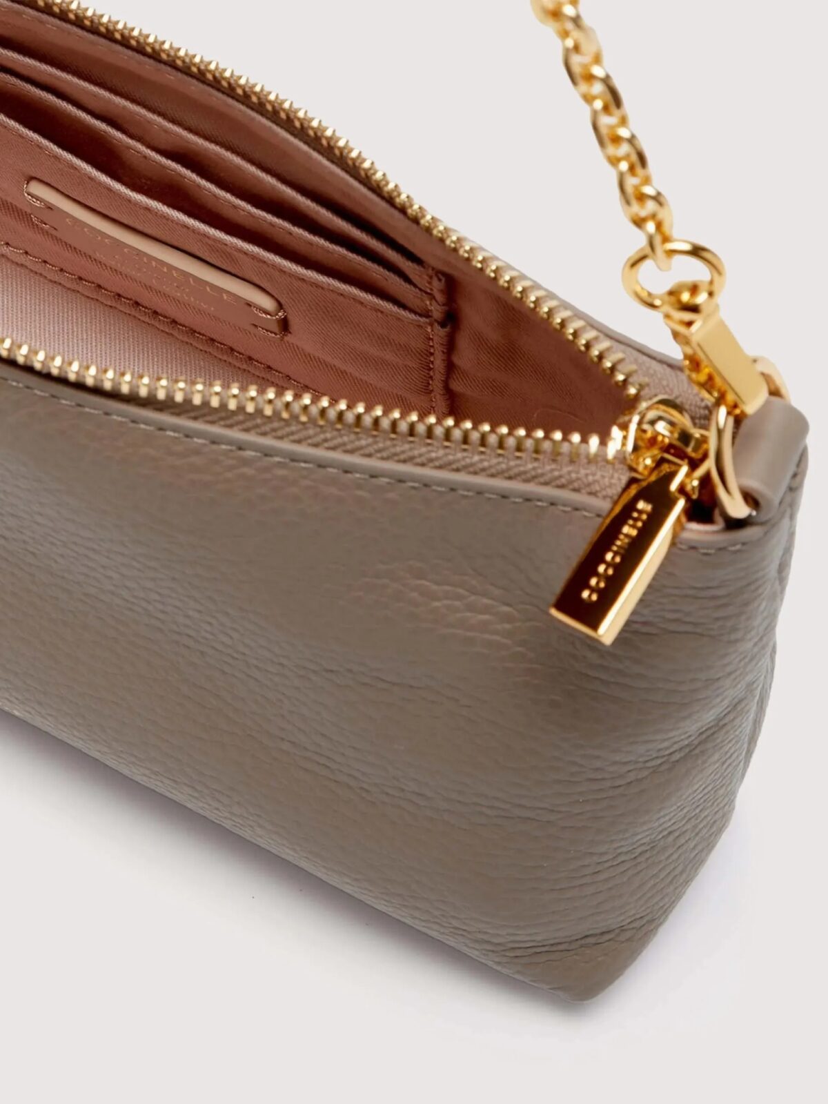 Borsa Aura Coccinelle Warm Taupe Interno 8059978646354 scaled 1