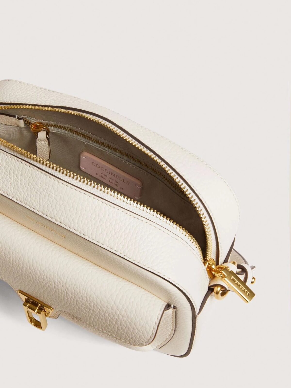 Borsa Beat Coccinelle 2 Borsa Beat Coccinelle In Pelle Martellata Pearl Interno 8059978802040 scaled 1