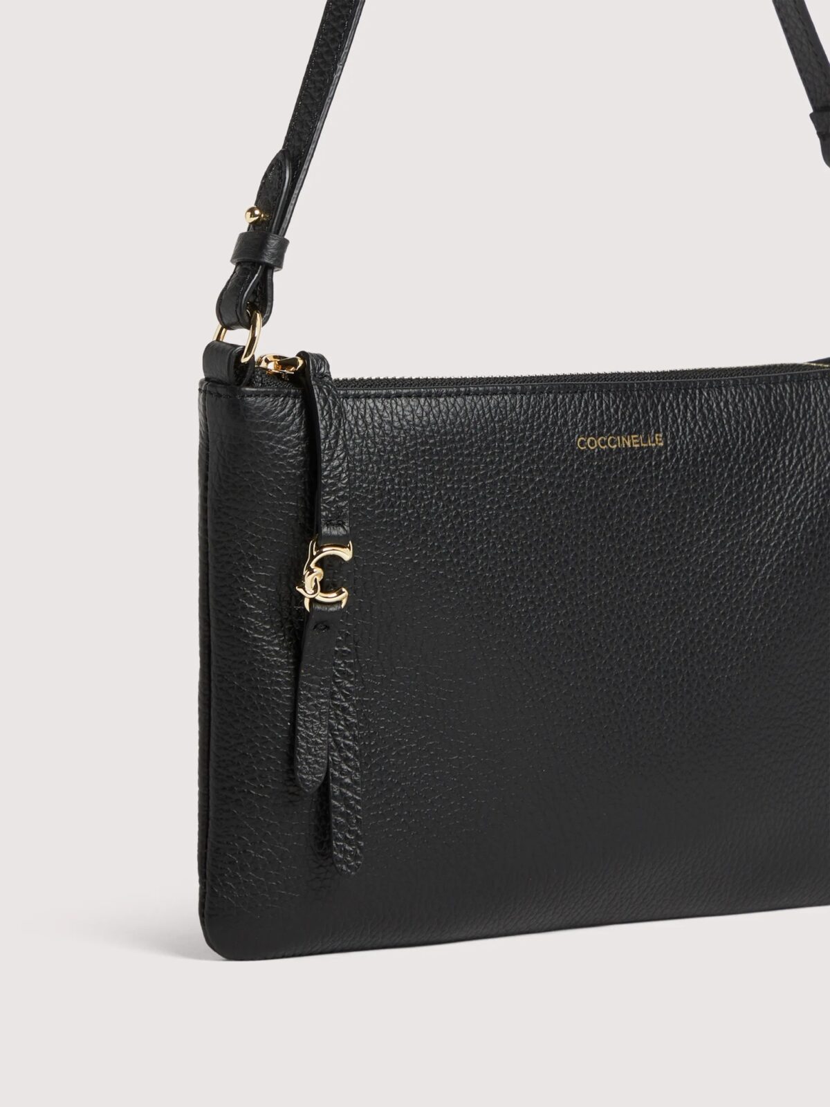 Borsa C Easy Mini Coccinelle In Pelle Nero Dettagli 8059978831682 scaled 1