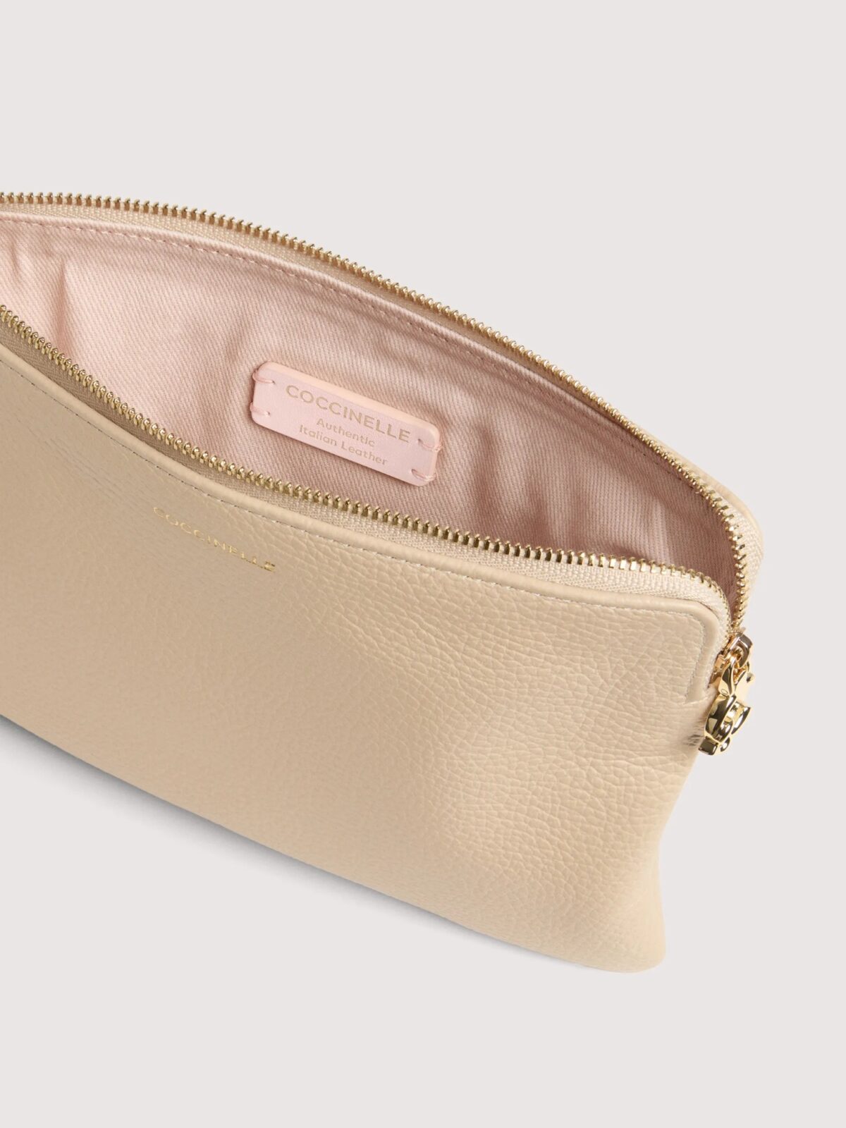 Borsa C Me Softy Coccinelle In Pelle Sandshell Interno 8059978812223 scaled 1