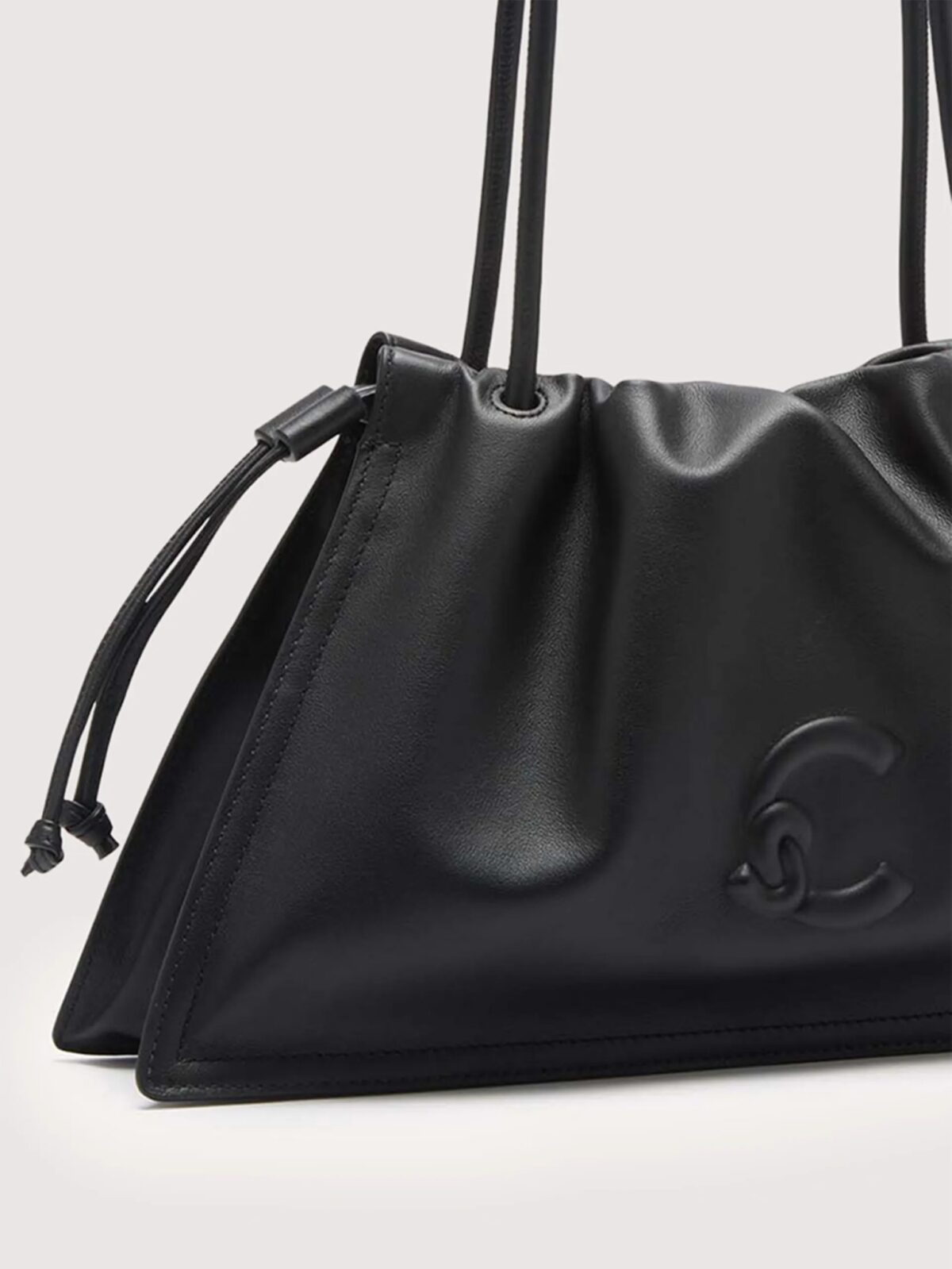 Borsa Dulse Coccinelle In Pelle Liscia Nero Dettagli 8059978699954 scaled 1