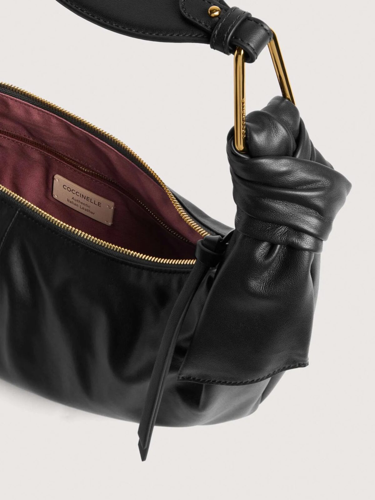 Borsa Furoshiki Coccinelle In Pelle Liscia Nero Interno 8059978766090 scaled 1