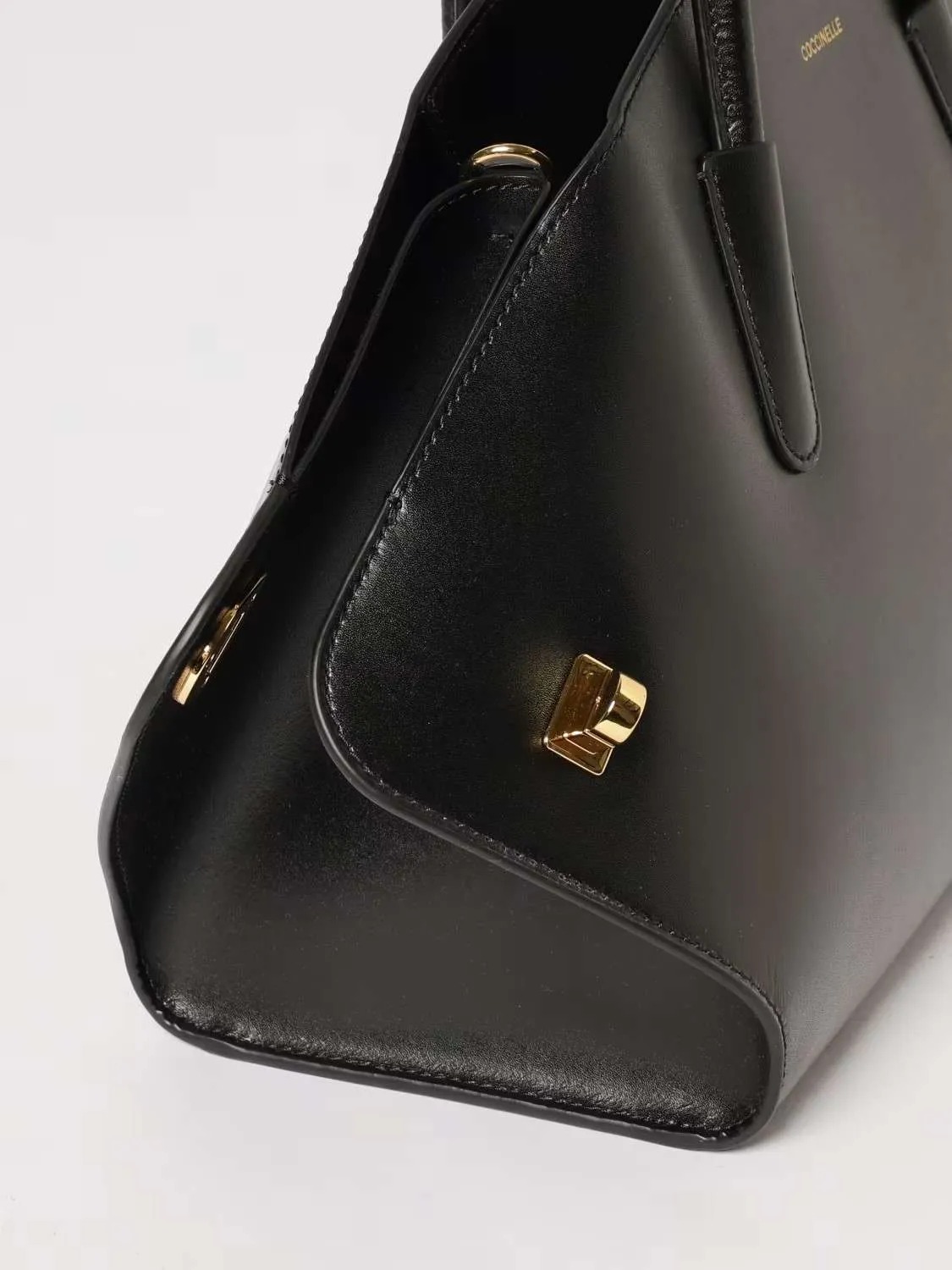 Borsa Tylde Coccinelle In Pelle Liscia Nero Dettagli 8059978802743